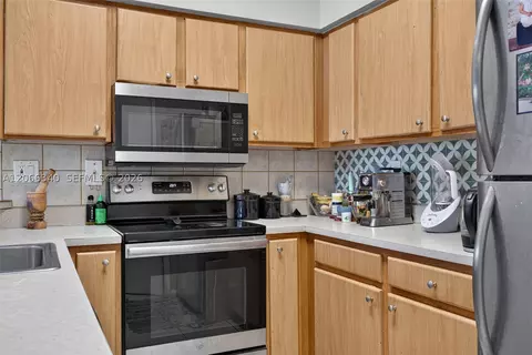 2445 SW 18th Ter #807, Fort Lauderdale, FL 33315