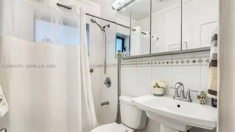 Bath - 154 W 59th St, Hialeah, FL 33012 photo 2 of 3