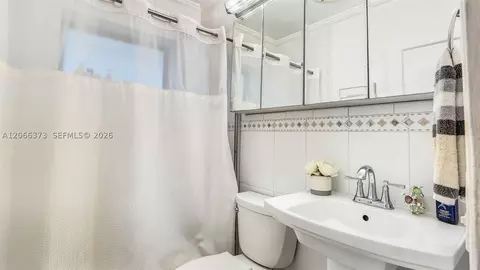 Bath - 154 W 59th St, Hialeah, FL 33012 photo 3 of 3