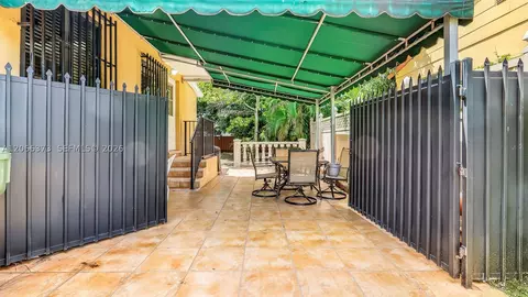 Exterior - 154 W 59th St, Hialeah, FL 33012 photo 9 of 10