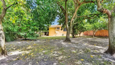 Exterior - 154 W 59th St, Hialeah, FL 33012 photo 7 of 10