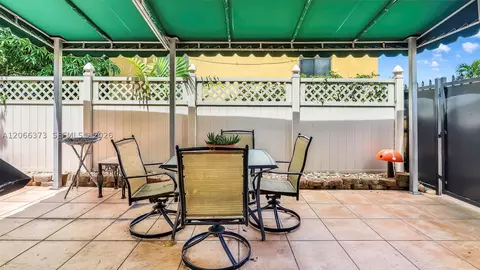 Exterior - 154 W 59th St, Hialeah, FL 33012 photo 8 of 10