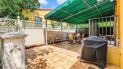 Exterior - 154 W 59th St, Hialeah, FL 33012 photo 2 of 10