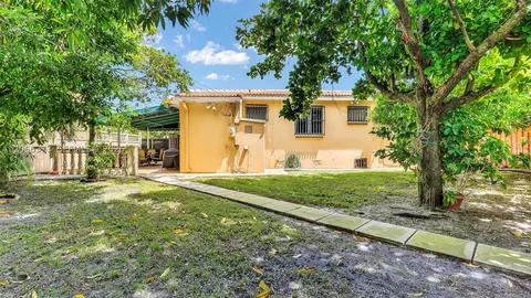 Exterior - 154 W 59th St, Hialeah, FL 33012 photo 5 of 10