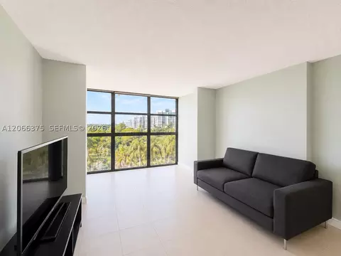 200 Leslie Dr #727, Hallandale Beach, FL 33009