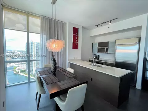55 SE 6th St #4102, Miami, FL 33131