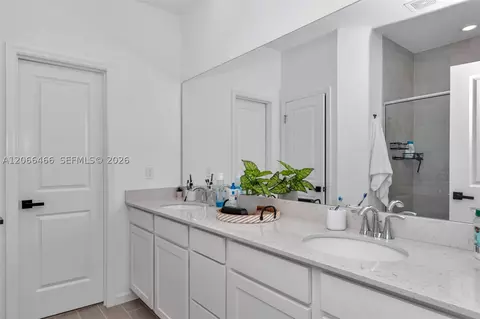 Bath - 511 NW 5th Ave, Williston, FL 32696 photo 2 of 2