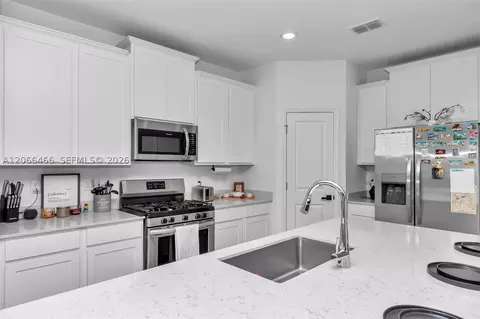 Kitchen - 511 NW 5th Ave, Williston, FL 32696 photo 3 of 4