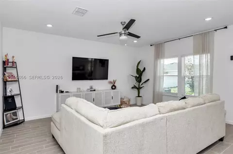 Living - 511 NW 5th Ave, Williston, FL 32696 photo 1 of 1