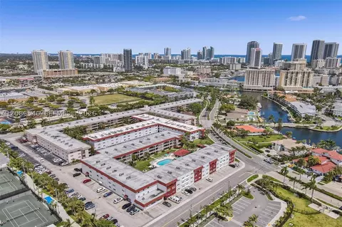 580 Egret Dr #108, Hallandale Beach, FL 33009