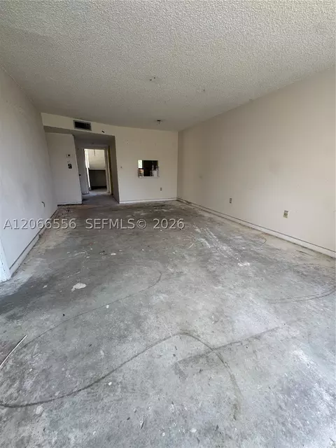 8325 Sunrise Lakes Blvd #112, Sunrise, FL 33322