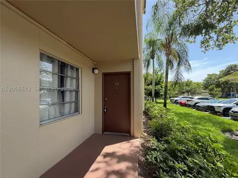 801 SW 133rd Ter #118K, Pembroke Pines, FL 33027