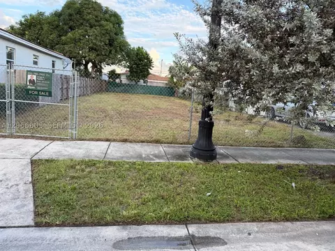 231 NW 62nd Ave, Miami, FL 33126