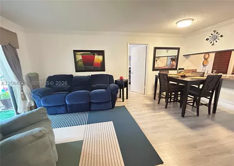 9702 Hammocks Blvd #203, Miami, FL 33196