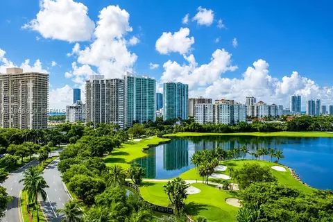 3675 N Country Club Dr #401, Aventura, FL 33180