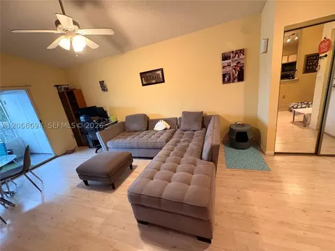 2880 N Oakland Forest Dr #313, Oakland Park, FL 33309