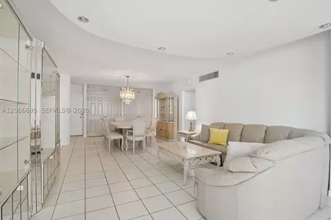 5005 Collins Ave #424, Miami Beach, FL 33140