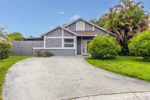 5560 SW 98th Way, Cooper City, FL 33328