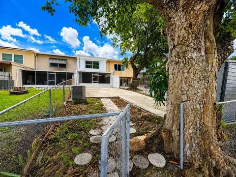Exterior - 1720 W 75th St, Hialeah, FL 33014 photo 4 of 6