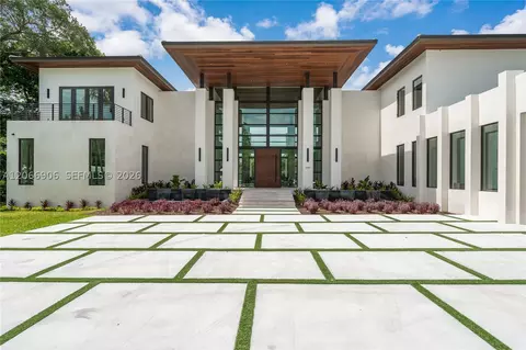 6290 Chapman Field Dr, Pinecrest, FL 33156