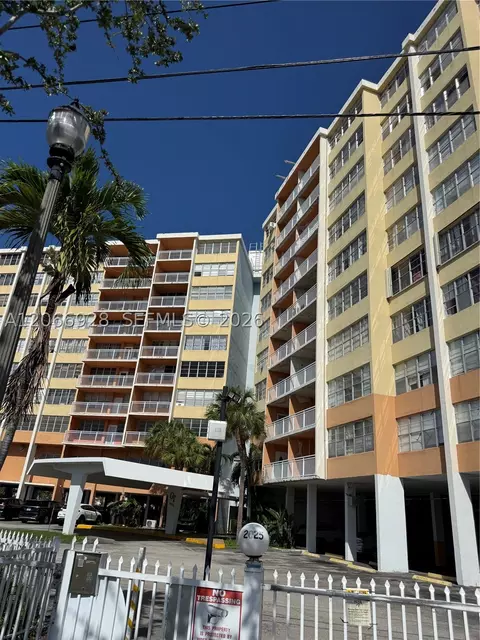 2025 NE 164th St #707, North Miami Beach, FL 33162
