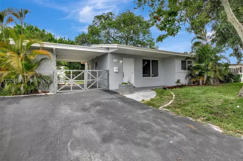 311 SW 68th Ter, Pembroke Pines, FL 33023