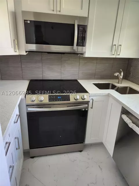 1333 E Hallandale Beach Blvd #423, Hallandale Beach, FL 33009
