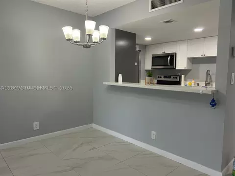 230 Lakeview Dr #209, Weston, FL 33326