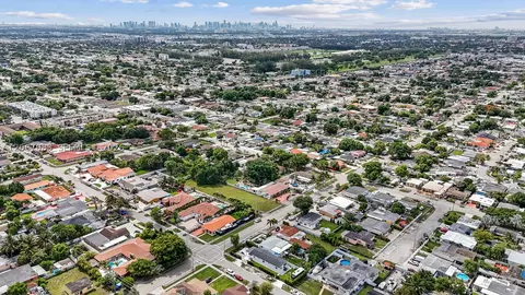 View/Area - 3930 W 2nd Ave, Hialeah, FL 33012 photo 3 of 6