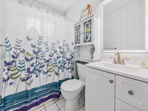 Bath - 3930 W 2nd Ave, Hialeah, FL 33012 photo 1 of 2