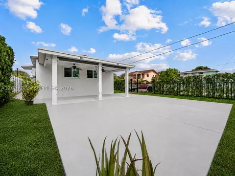 Exterior - 3930 W 2nd Ave, Hialeah, FL 33012 photo 2 of 3