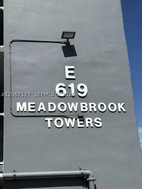 619 NE 14th Ave #403, Hallandale Beach, FL 33009