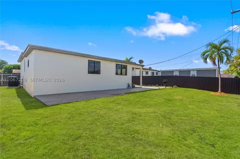 Exterior - 31 W 64th St, Hialeah, FL 33012 photo 3 of 4