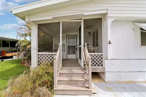 7128 SE Seahawk St, Hobe Sound, FL 33455