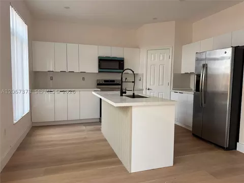 5606 NW 112th Psge, Doral, FL 33178