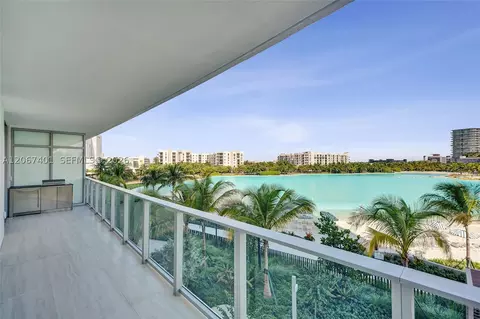 2411 Laguna Cir #208, Miami, FL 33181
