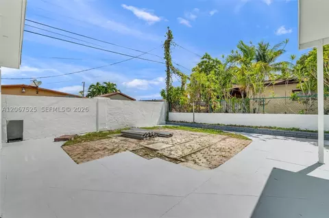 Exterior - 611 SE 4th St, Hialeah, FL 33010 photo 5 of 5