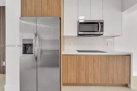 Kitchen - 611 SE 4th St, Hialeah, FL 33010 photo 3 of 4