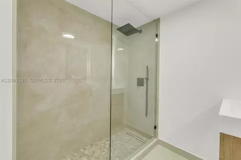 Bath - 611 SE 4th St, Hialeah, FL 33010 photo 4 of 4