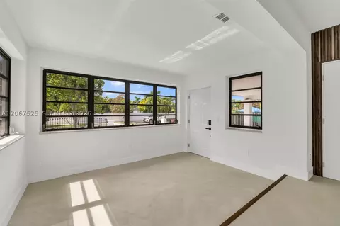 Living - 611 SE 4th St, Hialeah, FL 33010 photo 3 of 10