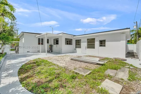 Exterior - 611 SE 4th St, Hialeah, FL 33010 photo 3 of 5