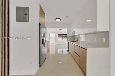 Entry Way - 611 SE 4th St, Hialeah, FL 33010 photo 1 of 5