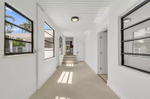 Entry Way - 611 SE 4th St, Hialeah, FL 33010 photo 3 of 5
