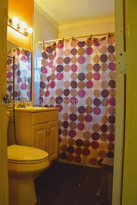 Bath - Undisclosed, Hialeah, FL 33012 photo 1 of 1