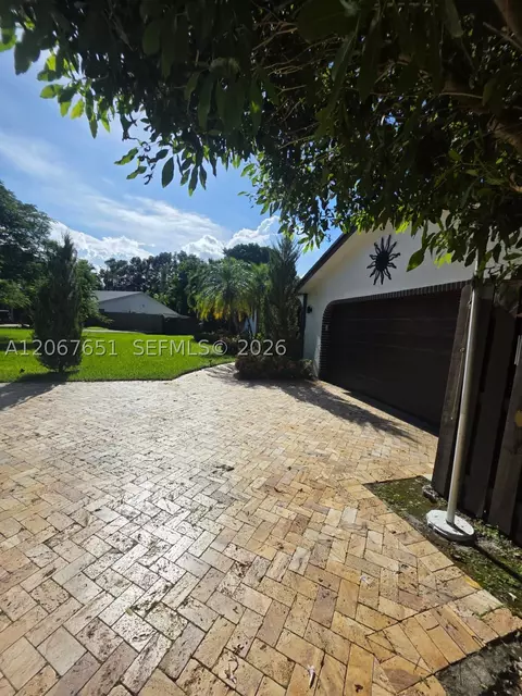 18611 SW 61st Ct, Southwest Ranches, FL 33332