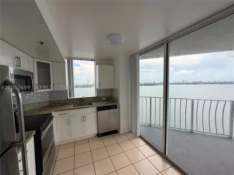 7601 E Treasure Dr #2220, North Bay Village, FL 33141