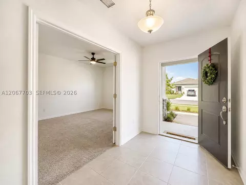 Entry Way - 9808 Last Light Gln, Parrish, FL 34219 photo 2 of 3
