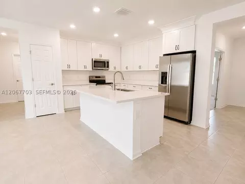 Kitchen - 9808 Last Light Gln, Parrish, FL 34219 photo 2 of 2