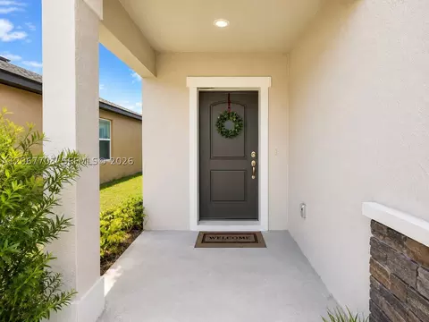 Exterior - 9808 Last Light Gln, Parrish, FL 34219 photo 3 of 6