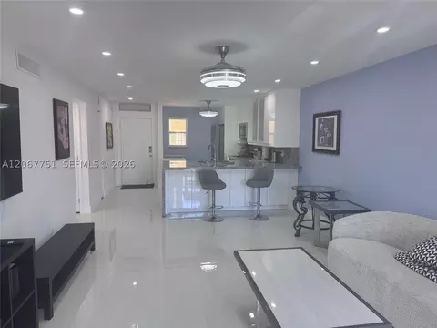 410 SE 2nd St #223, Hallandale Beach, FL 33009